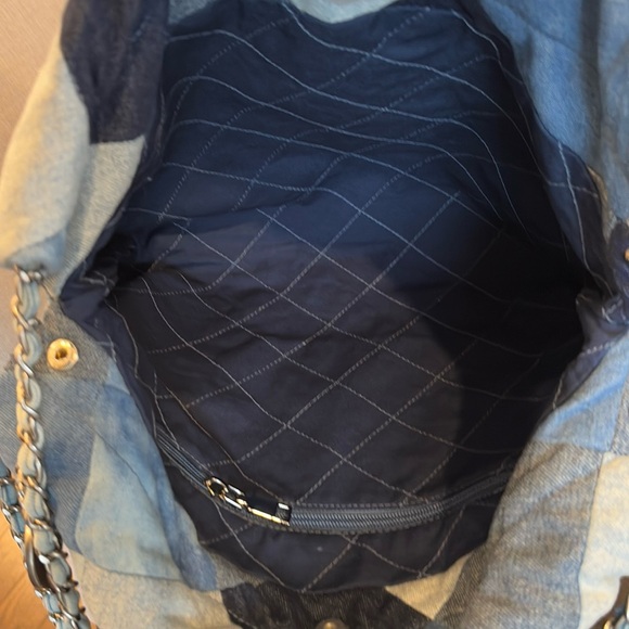 CHANEL DENIUM Shoulder Tote/Hobo Bag w Chanel snaps with charm - Picture 13 of 16